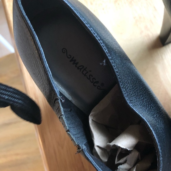 GORGEOUS Black Leather Matisse Booties. - Picture 8 of 8